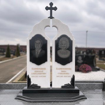 Подвійний пам'ятник з білого мармуру та граніту P-1305 фото