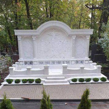 Меморіальний комплекс з білого мармуру Sivic з художнім різьбленням №11 MK-1215 фото